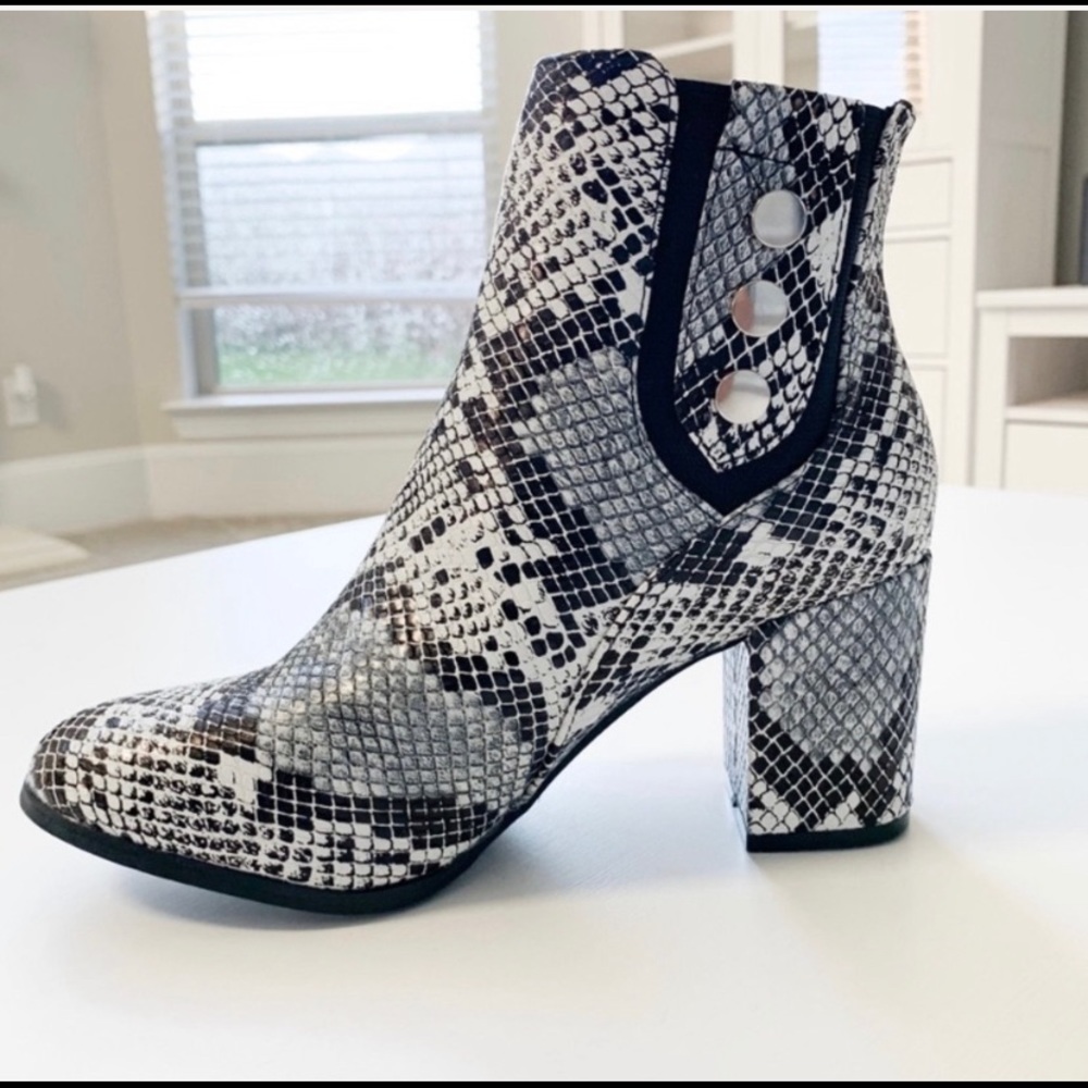 🔸Last Drop🔸NIB Forever Snake Print Women’s Boots
